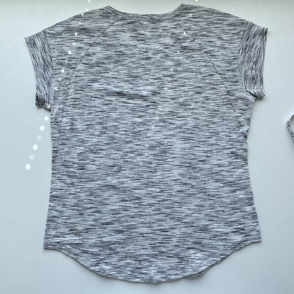 Women's Lululemon Short Sleeve shirt - Picture 4 of 5